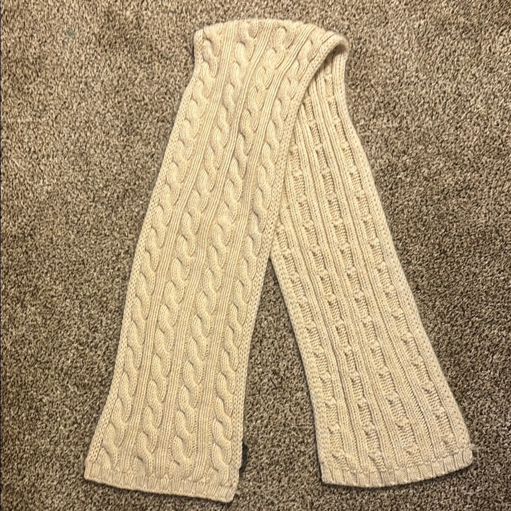Banana Republic soft long Cable Knit Cream Scarf EUC
